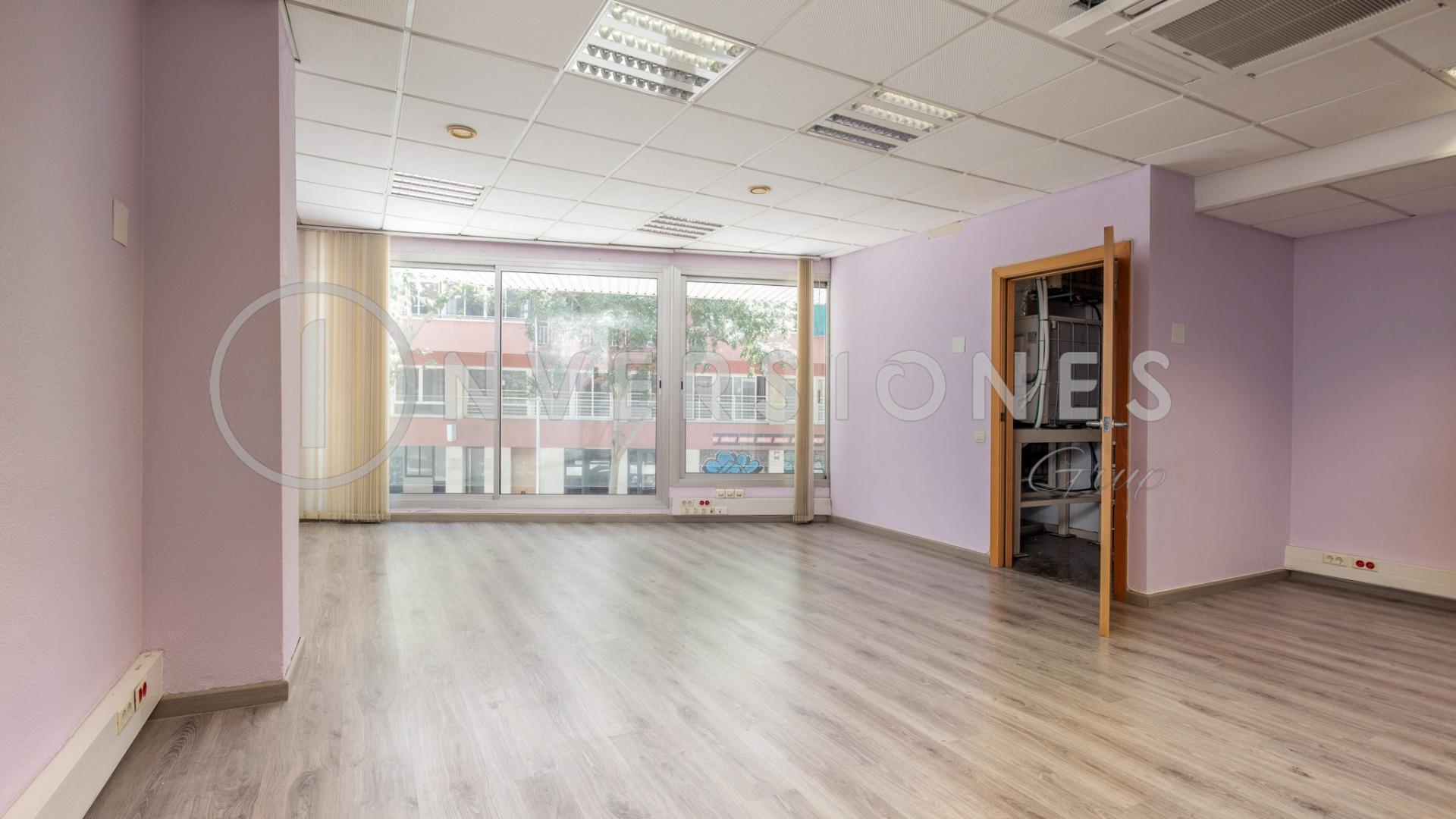 Oficina en edificio mixto cerca de Ciutat Vella – Alquiler