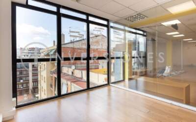 Oficina reformada diafana y luminosa en Sant Antoni – Alquiler comercial