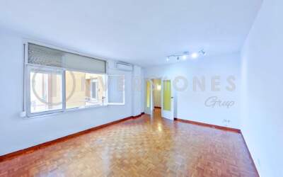 Bright apartment ideal for families in Gracia – For Sale