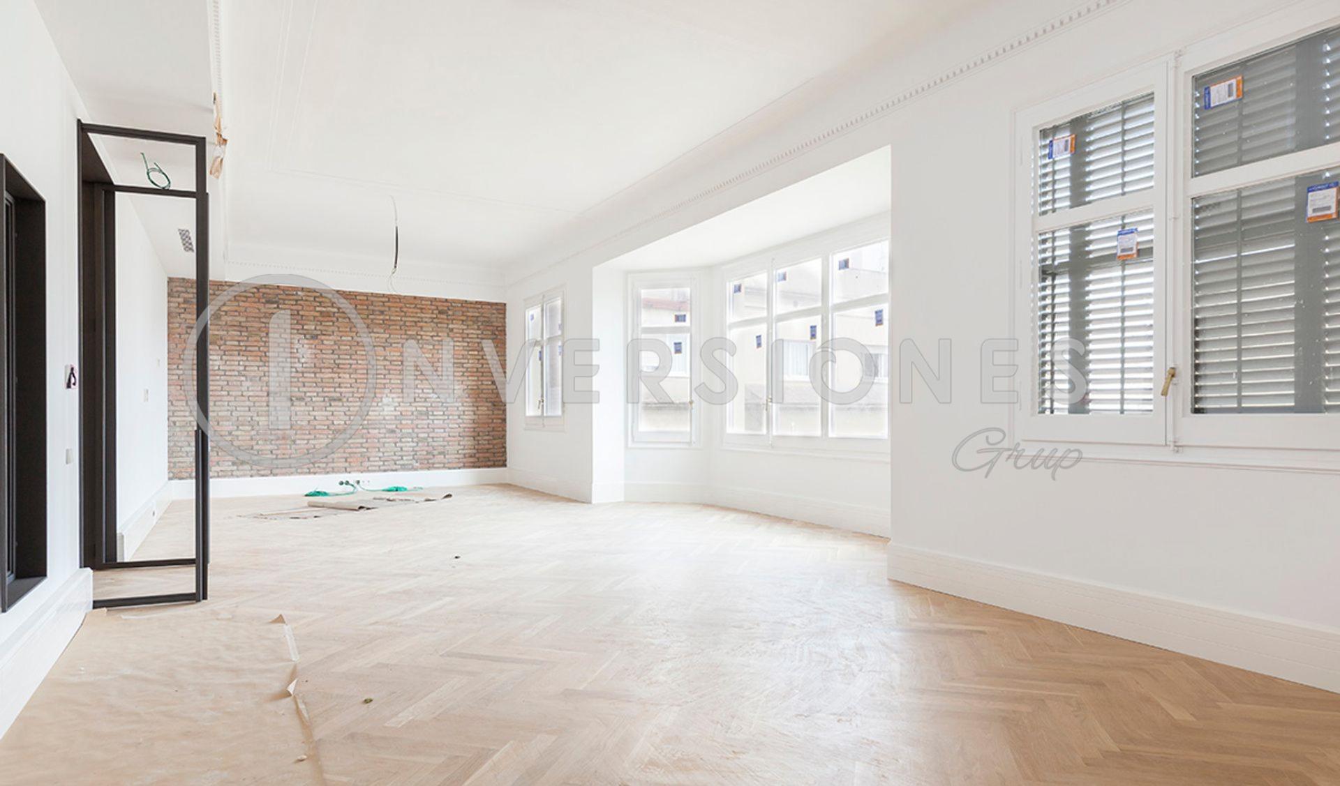 Renovated office in a stately building in Sant Gervasi – Commercial rental