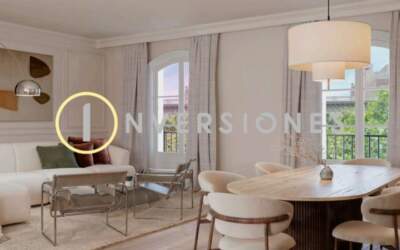 Renovated apartment on Carrer Pau Claris with terrace – For Sale