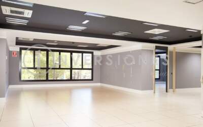 Office near Camp Nou, open-plan and bright – Commercial rental