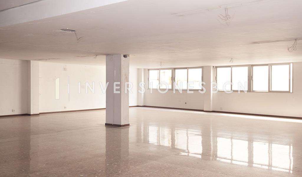 First floor in a mixed-use building near Avenida Diagonal – Commercial rental