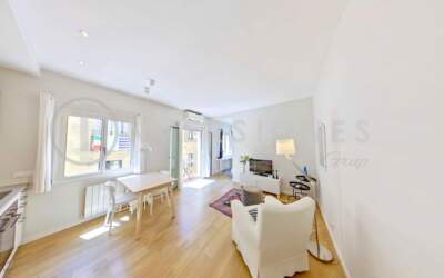 Encantador piso con balcón y vistas al mar en el corazón de la Barceloneta – Venta