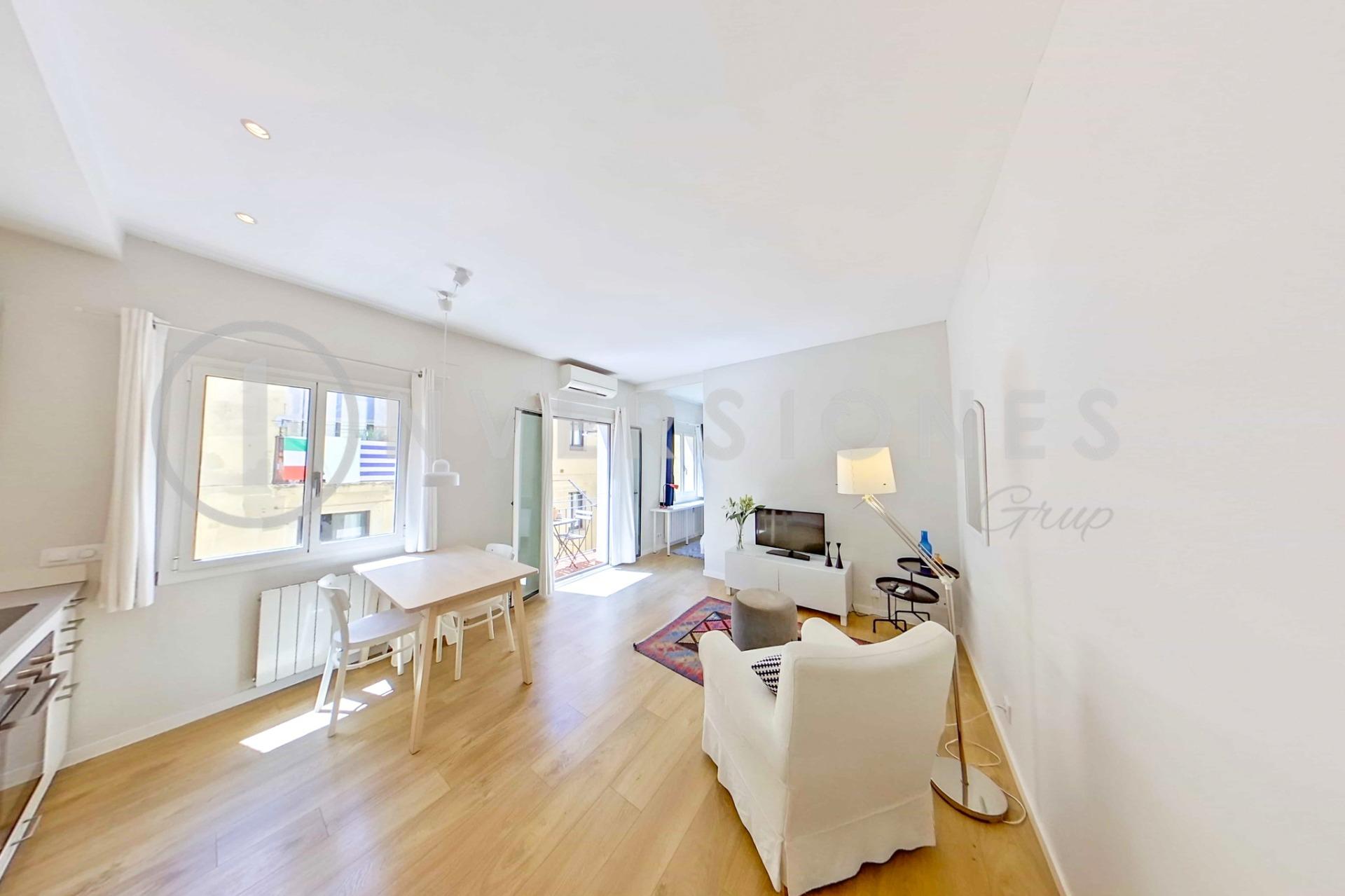 Encantador piso con balcón y vistas al mar en el corazón de la Barceloneta – Venta