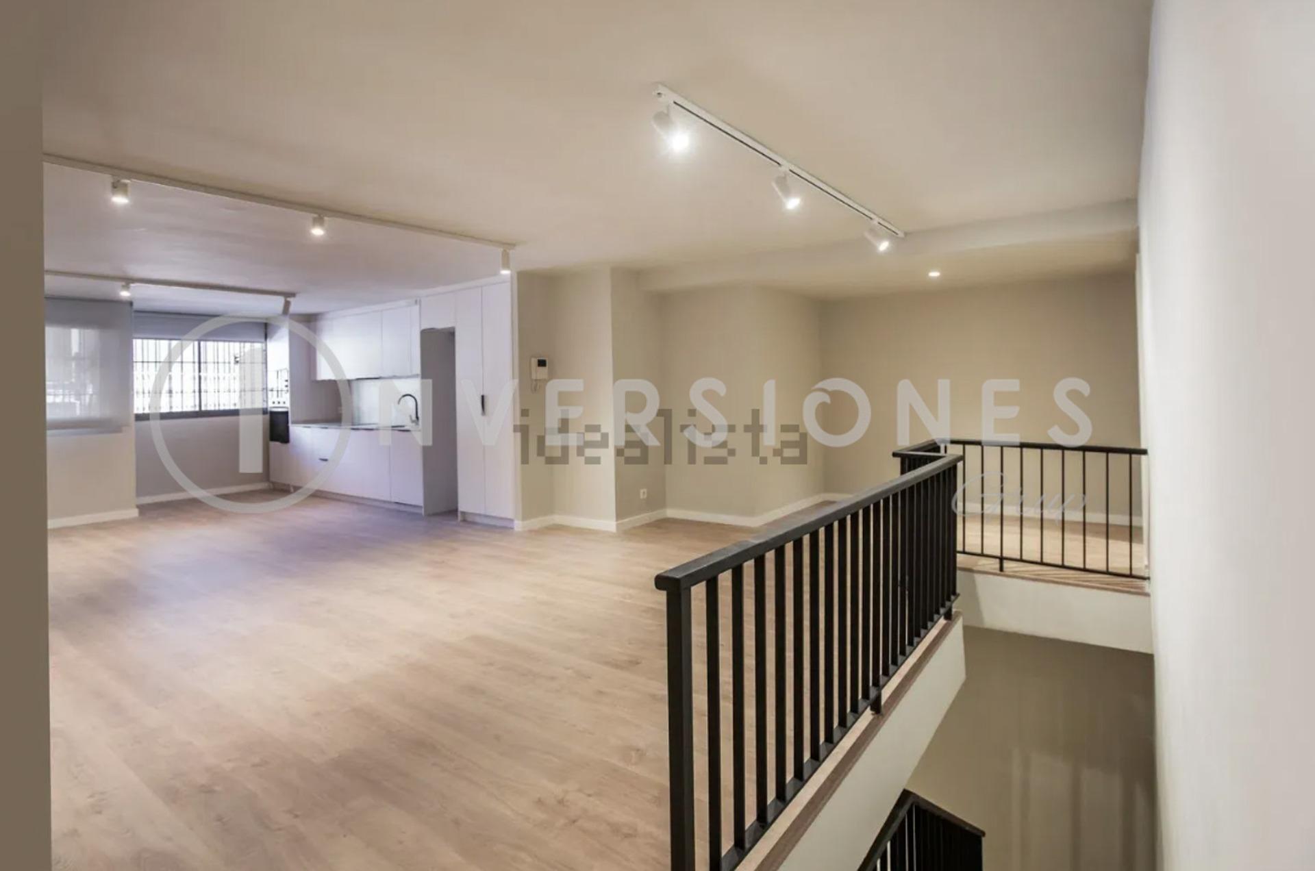 Renovated duplex office with parking in Eixample – For Sale