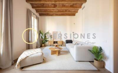 Piso reformado de dos dormitorios en Eixample – Venta