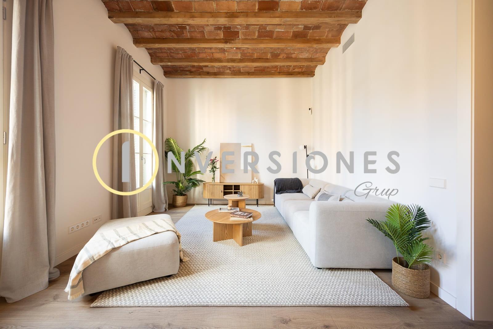 Piso reformado de dos dormitorios en Eixample – Venta