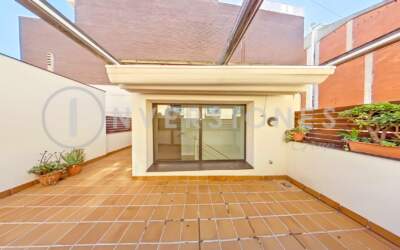 Casa adosada con parking en Vila de Gracia al lado de Passeig de Gracia – Venta