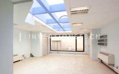 Oficina privada con terraza en Calle de Rocafort – Alquiler comercial